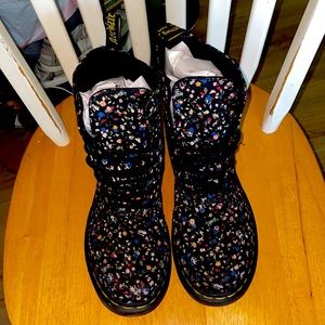 Womens floral design Dr. Martens size 8 boots